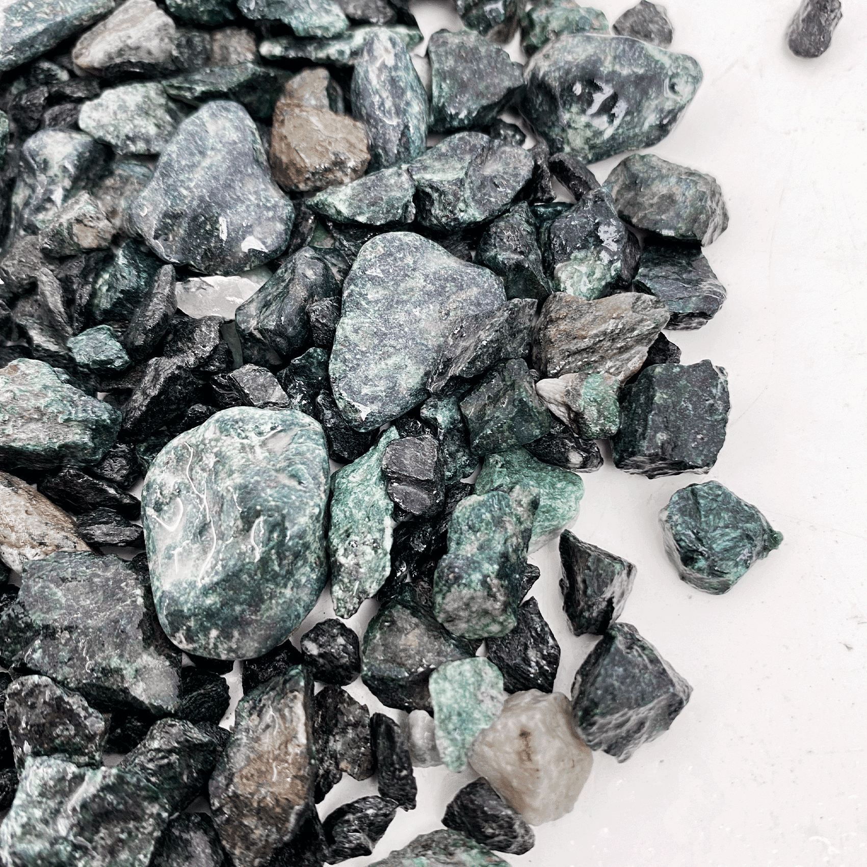 WIO - Accent Crushed Stones Wood and Rock WIO Green 1.6lbs 